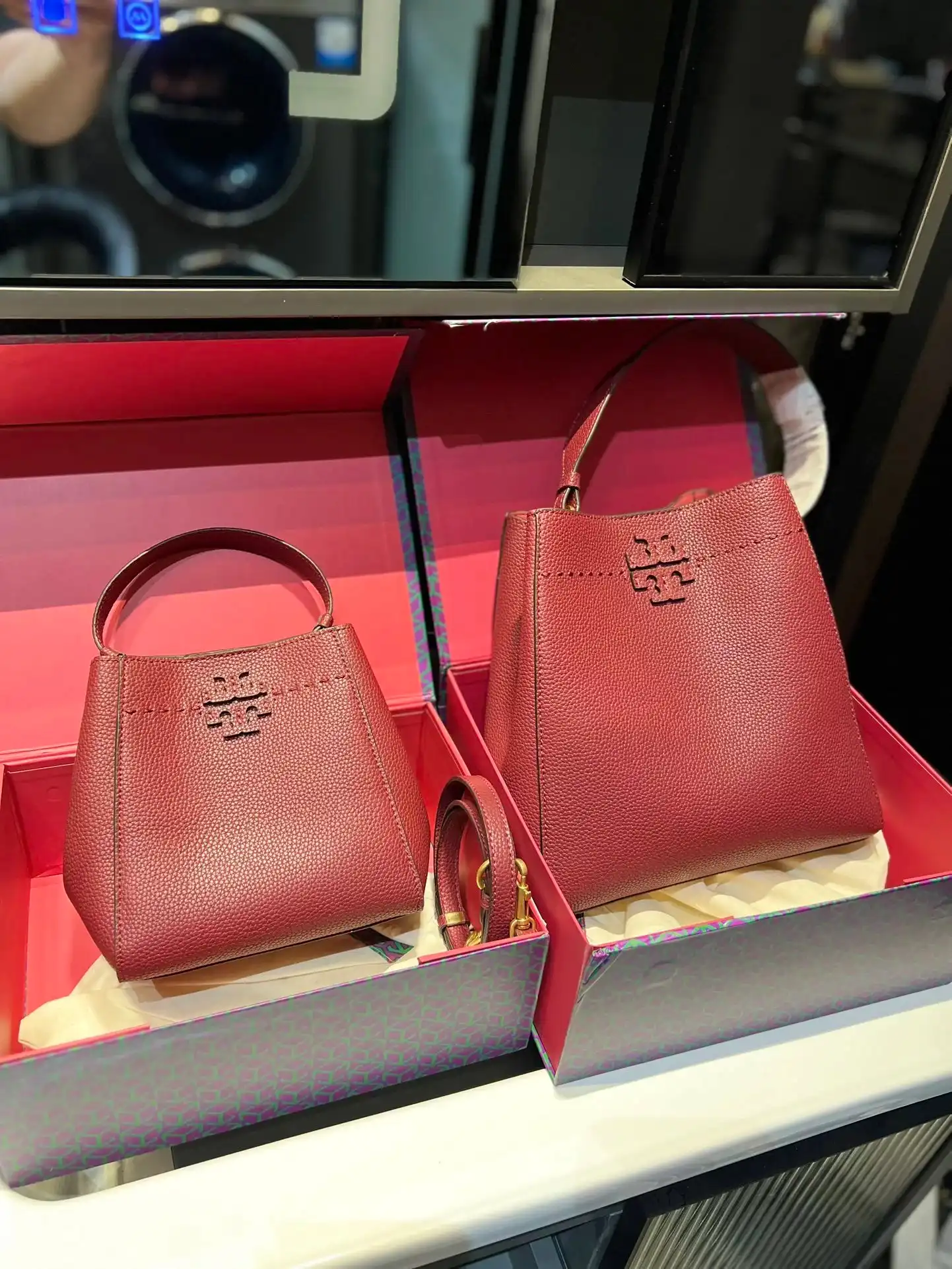 Tory Burch Bucket Bag [13 styles]